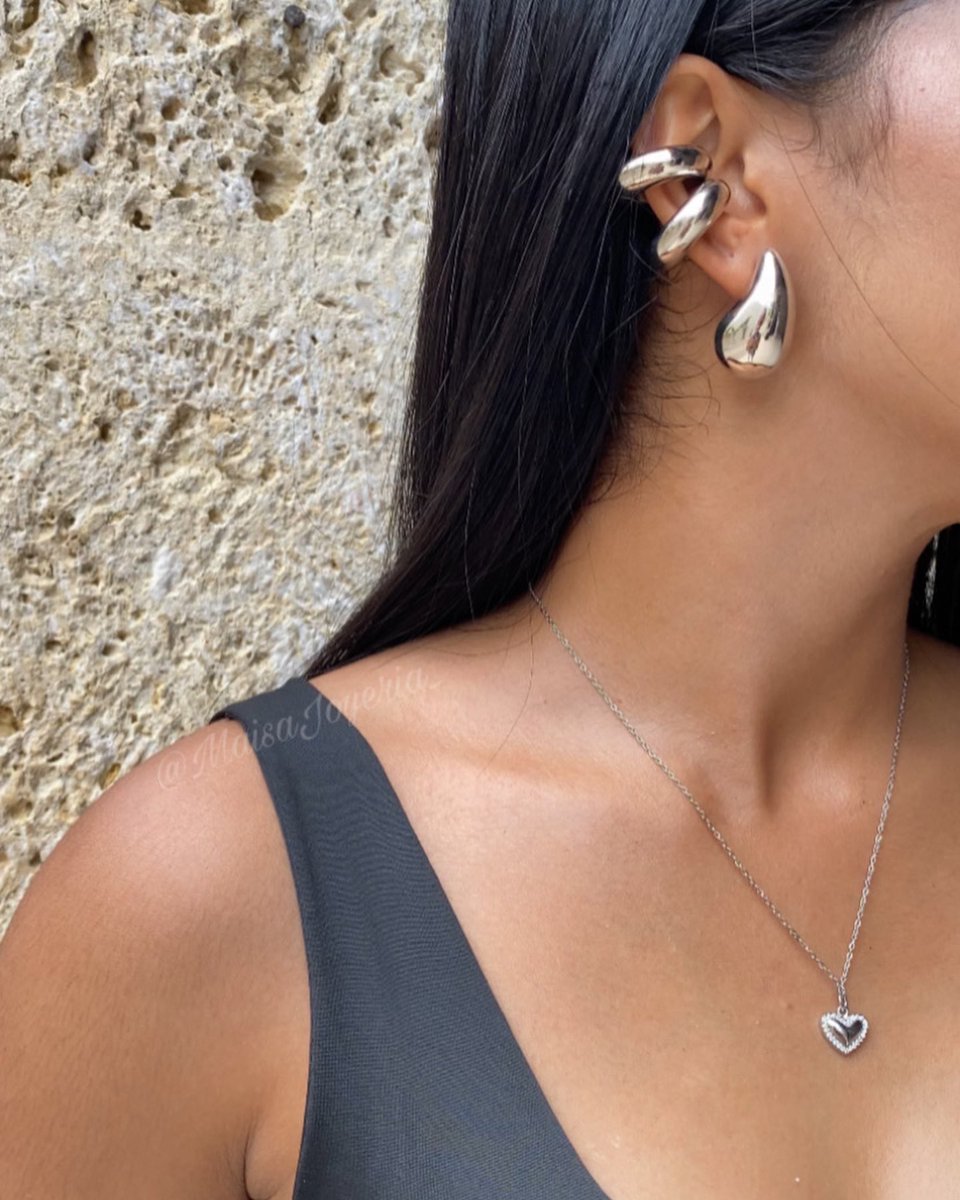 Maisaaccesorios's tweet photo. TREND ALERT 🚨
Estos aretes son el Dupe Perfecto de los famosos ✨Bottega Veneta✨
¿Que esperas para comprar los tuyos?
✅Disponibles también en dorado
📍Tienda virtual en Cartagena.
🚚 Envíos a nivel nacional.
💬 Escríbenos!
.
#accesorios #accesorioscartagena #rodio https://t.co/rr5xcis9zA