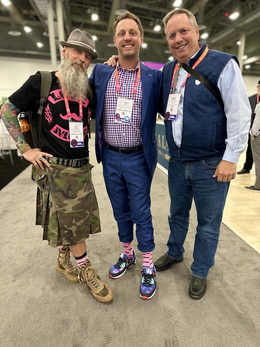 when the history books r written about #telemed, @arwmd & @Lacktman will each have their own chapters. great seeing these #pinksocks friends @HLTHEVENT #HLTH2023! 👊💖✨