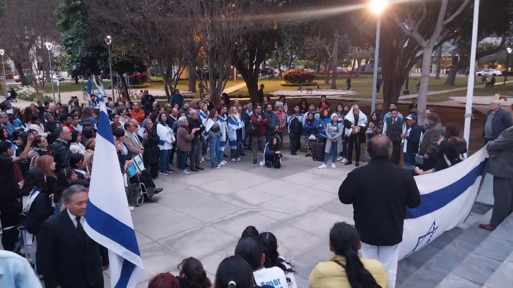 IsraelinPeru's tweet photo. Gracias pastor Rubén Gutknecht y la iniciativa "Marcha de la Vida" que junto a @MCILima por reunirse y expresar su apoyo y solidaridad con #Israel en estos difíciles momentos. ¡Am Israel Jai! https://t.co/mv5JjWHTc0