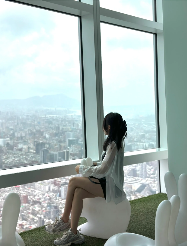 Raya2500's tweet photo. The 101 Observation deck 💕 https://t.co/4Wb5G5Hvrp