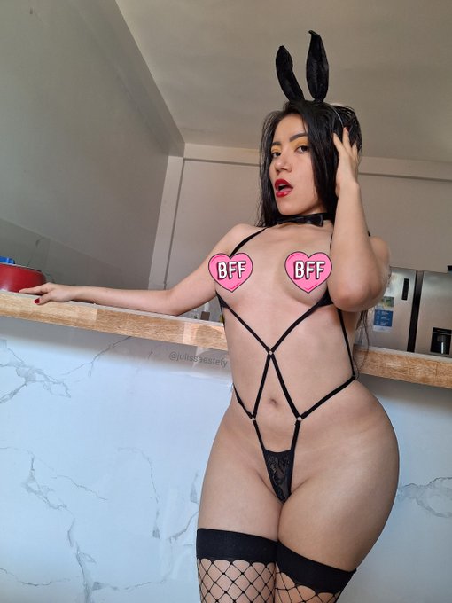 Esta dura la bebe, puesta pa ella se le ve, que ella sabe lo que tiene👇😉🎶 https://t.co/JY3ntHr5vZ