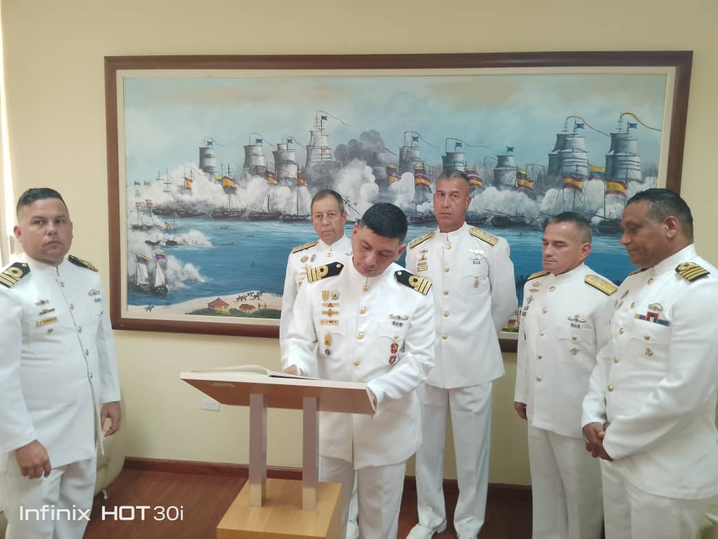 ESCUELAPOLICIA_'s tweet photo. En la Escuela de Policía Naval se efectuó el acto de cambio de comando, recibiendo esta insigne Unidad el CF Richard Nieto Angulo, acto que contó con la presencia del Director Naval de Educación, Comandante de la Infantería de Marina Bolivariana y el Comandante de CANES. BZ. https://t.co/y9PIyQoknG