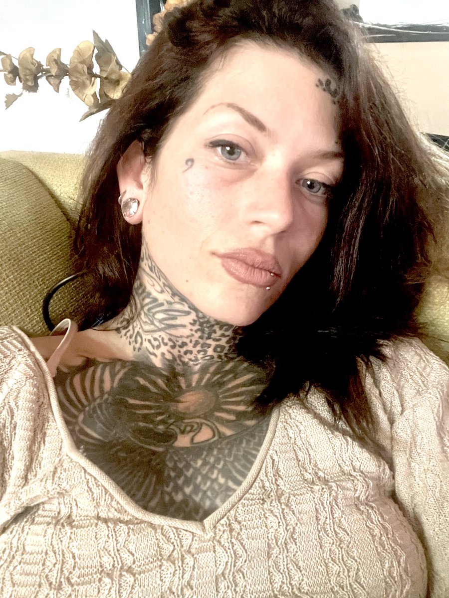 Trying to get over a 6 day cold… trying to keep my butt on the couch. 

#coldssuck #healthiswealth #lounging #couchpotato #lazybum #chillinhard