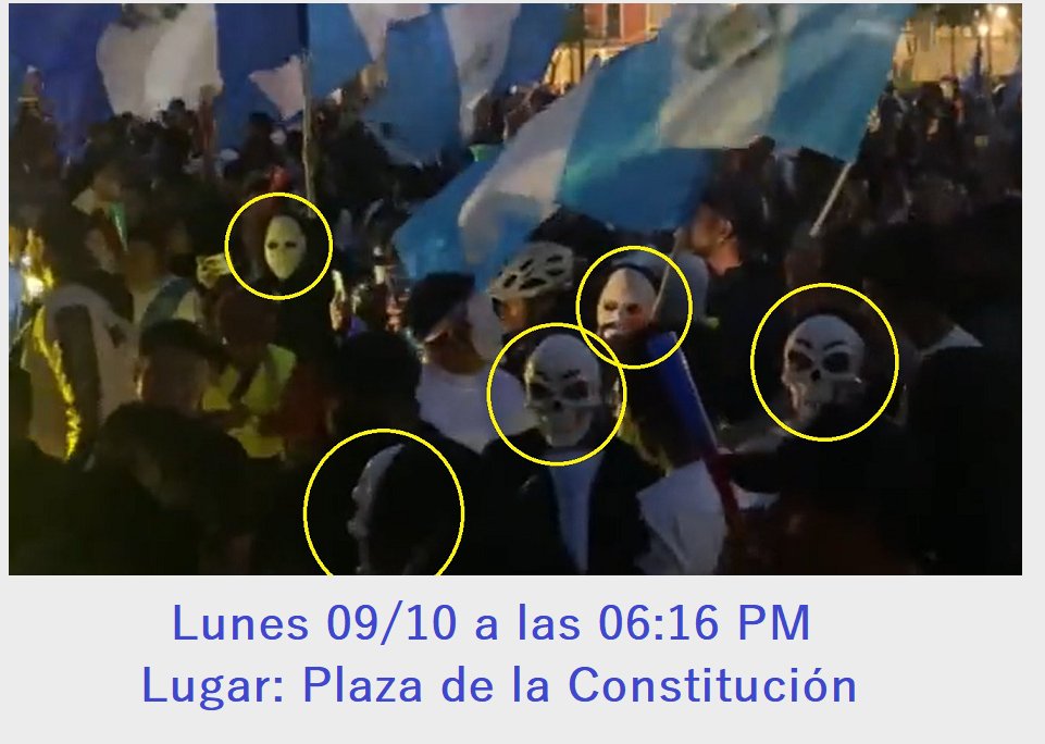 Nahual_Social's tweet photo. 🚨#UltimaHora🚨

Vean las siguientes dos imágenes que analizamos: 

[1] Muestra a los "infiltrados" de hoy lunes a las 09:53 hrs en la roosevelt, específicamente atacaron el Banrural y otros comercios. 

[2] Muestra a los "infiltrados" hoy a las 18:16 hrs en la plaza central, quienes inician los ataques contra los PNC.

Si a este punto no lo ha notado, se lo explicamos: 

a. El grupo de la mañana en su mayoría visten playeras blancas

b. El grupo de la noche, en su mayoría igual visten playeras blancas, algunos las taparon con sudaderas y sweters, pero siguen siendo de playeras blancas. Y ahora utilizaban mascaras blancas para cubrir sus rostros. 

Será una coincidencia que en muchos mercados ayer con megáfonos pedían que las personas que manifestaren hoy lo hicieran con playeras blancas. Recordemos que la administración de mercados esta ligada a la administración de la Muni y de Quiñones, quien hoy se presto a fingir la toma de las instalaciones de lo de coy. 

No se deje engañar, todo esto sigue siendo una componenda del @GuatemalaGob el @MPguatemala y su estructura de golpistas.