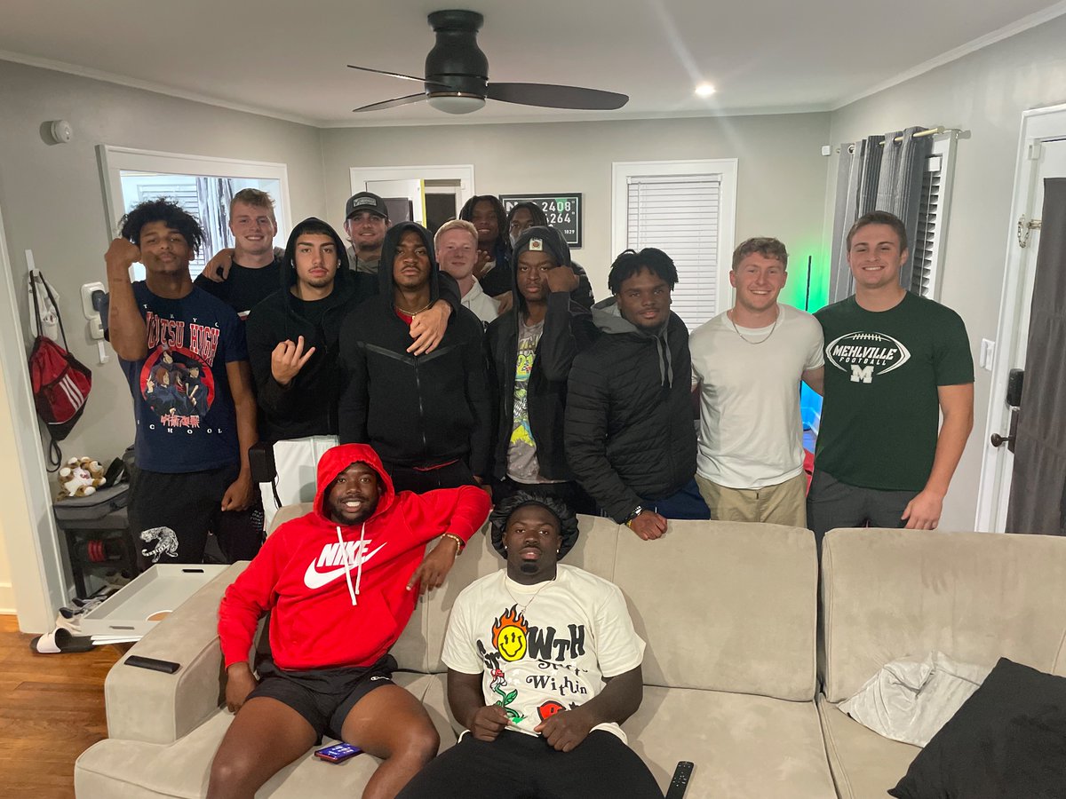 Had my group covered today, dbs ate up 💯 <a href="/coachsweetlou/">Louis Cortes</a> <a href="/JewellFootball/">William Jewell Football</a> <a href="/LKurke/">Laurie</a>