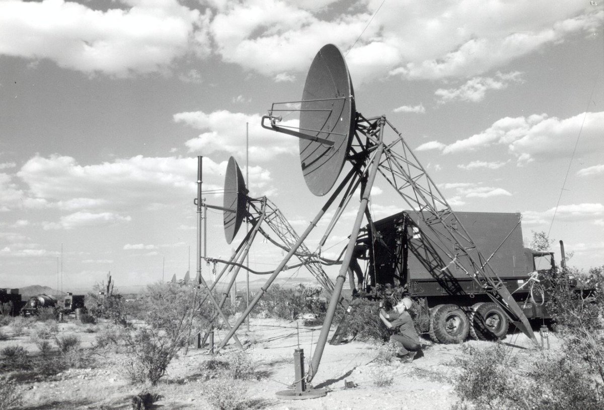 cqcqcqdx's tweet photo. US Air Force tropo-scatter radio communication system, circa 1960's. https://t.co/8IQpP6kOhg