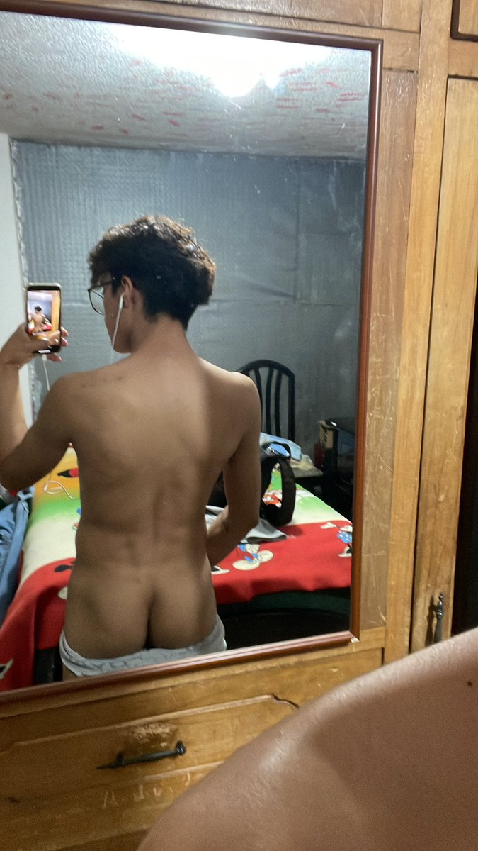 SebastianRobal8's tweet photo. Una de aquí necesita mantenimiento de urg jajaja, si quieren contenido personalizado escriban al dm #gayuio #crusingenbaños #uiogay #onlyfan #telegramhot https://t.co/apoSMRxSNf