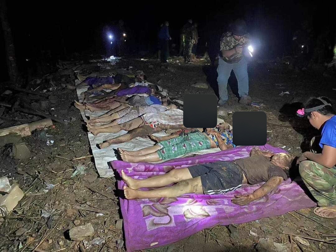 MayWongST's tweet photo. GRAPHIC: #Myanmar #military carried out another massacre, killing at least 30 people, including 13 children in #Laiza #Kachin. Area under #KIA ethnic army. This the largest number of deaths in a single army attack in recent weeks (@Khithitofficial source) #WhatsHappeningInMyanmar https://t.co/xYMUU49O0D