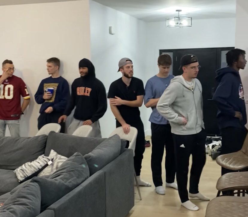 StFXAthletics's tweet photo. Thanks to @TyrellVernon and Ashley for welcoming his @XMenBasketball team for Thanksgiving! #wearefamily https://t.co/unbrA2zayK