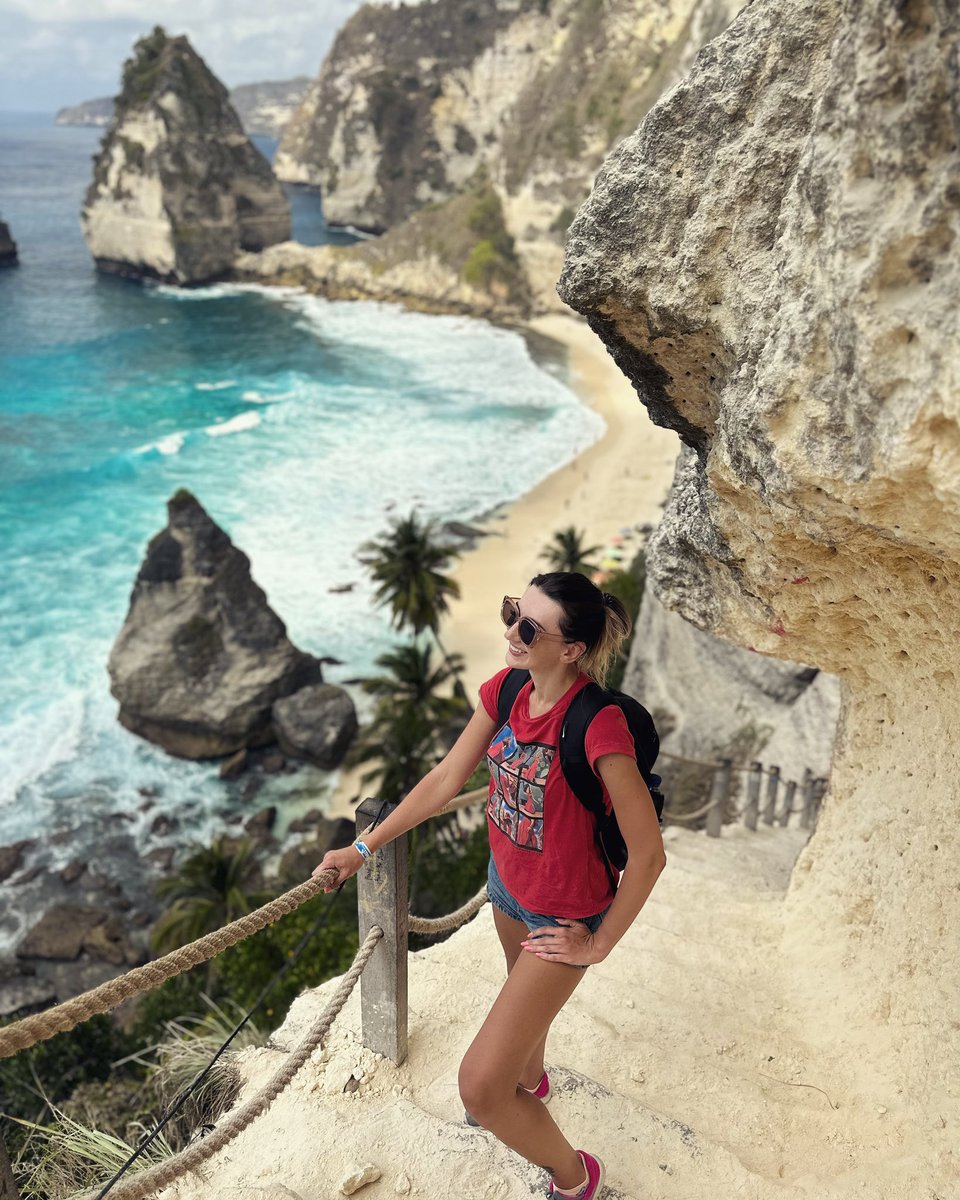 KateRebellious's tweet photo. Enjoy the moment, be yourself, believe 🧘‍♀️ #bali #indonesia #nusapenida #view #pictureoftheday #travelgram #trip #aroundtheworld #worldtraveler #instadaily #instamood #bluesky #happydays #smile https://t.co/JkWIyI1Wan