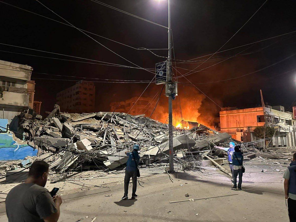 🚨 UPDATE: Powerful airstrikes renewed on #Gaza city by #Israel 

 #We#Palestine #Hamas #Mossad #MUFC #طوفان_الأقصى #Lebanon #Iran #SupportGaza   #Gaza #AlAqsaFlood  #Hezbollah #IStandWithPalestine