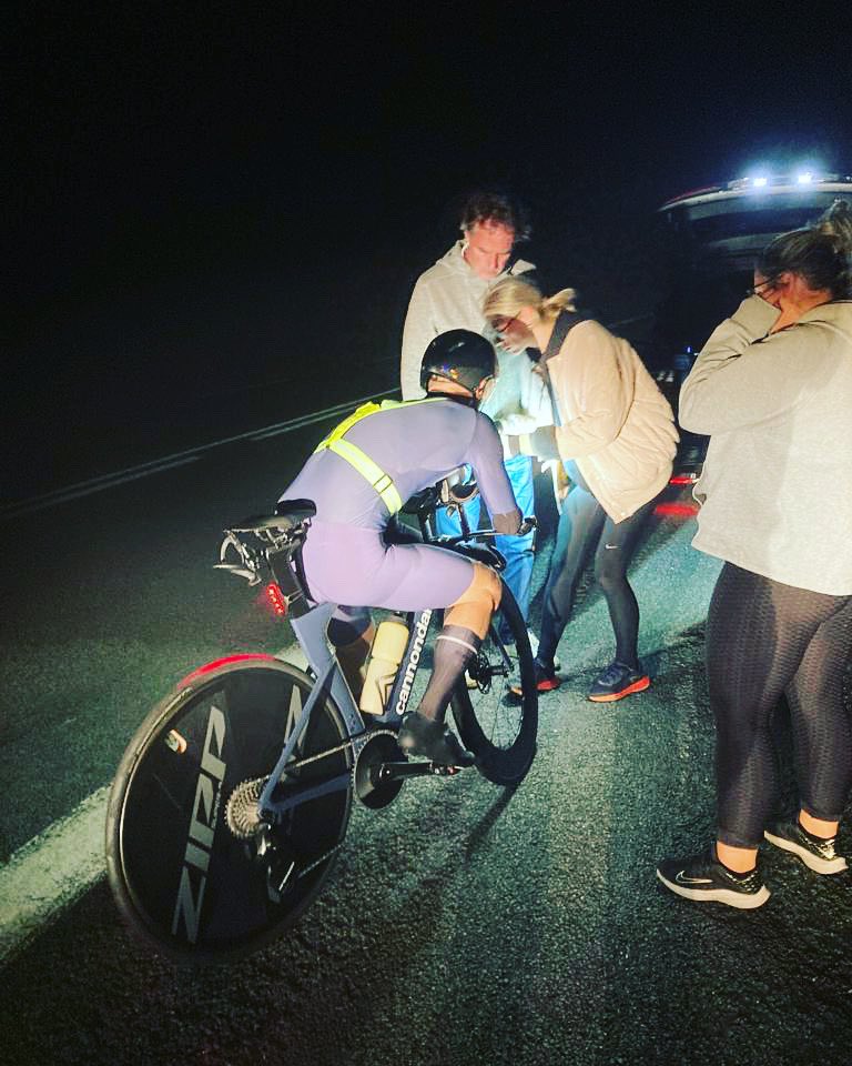 Julien stops for a short break… 

🔗 enduroman.com/live-tracking