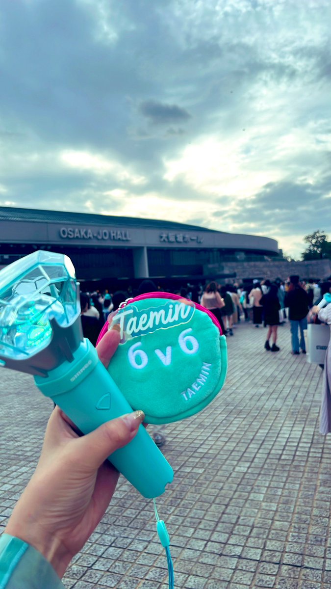 taeminyumin39's tweet photo. 楽しすぎた城ホ2日間でした💎
久しぶりにお会いできたシャヲルさんにも、いつも約束してなくても見つけて声かけてくれるシャヲルさんにもお会いできて嬉しかった😉
身体バキバキだったけどSHINee好きになって本当良かったなって改めて実感したな🫶
テミンソロも楽しみ🩵
#SHINee_WORLD_VI_IN_JAPAN https://t.co/xdIXLCMdhz