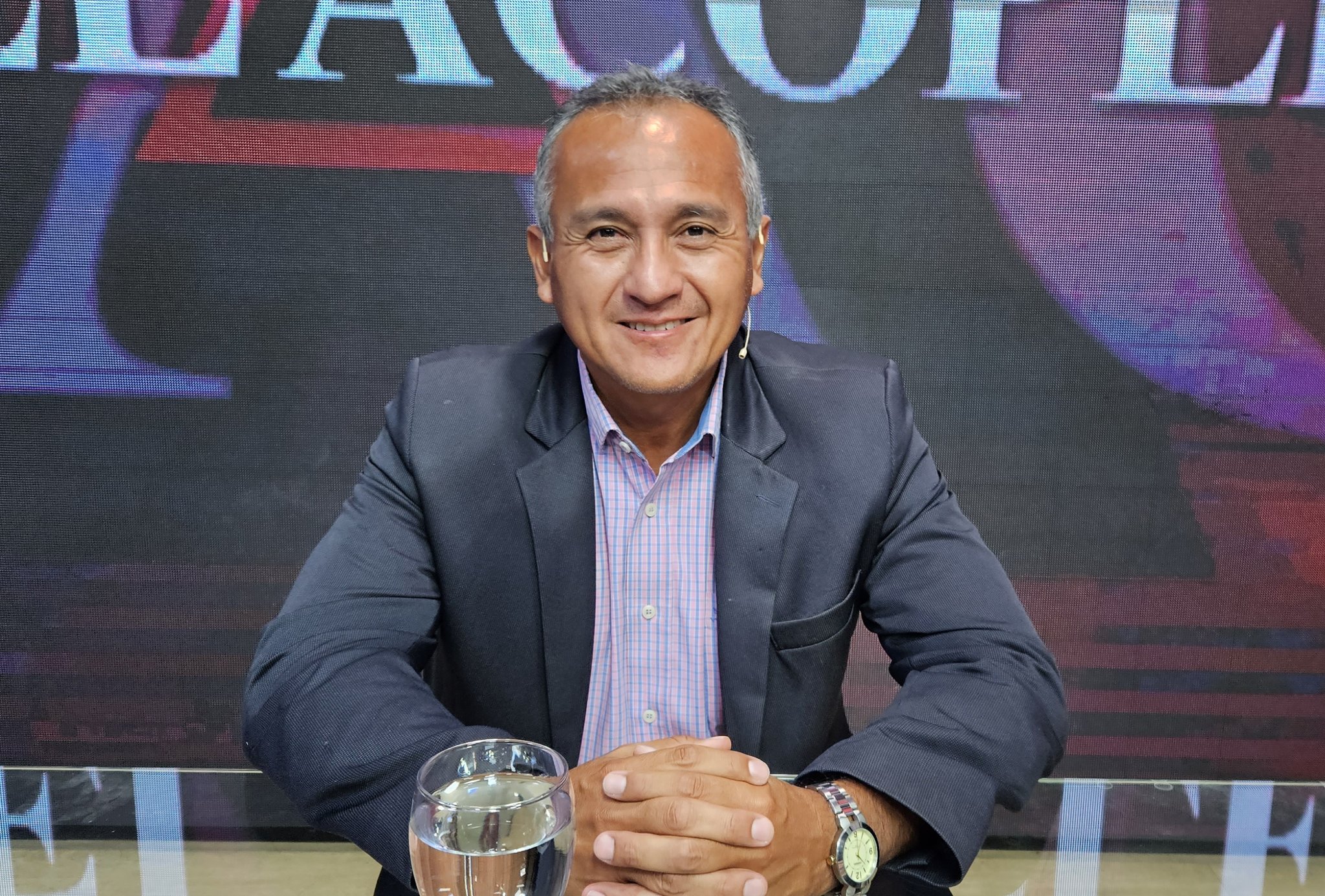 F8CrB5mWgAAOIhB?format=jpg&name=large