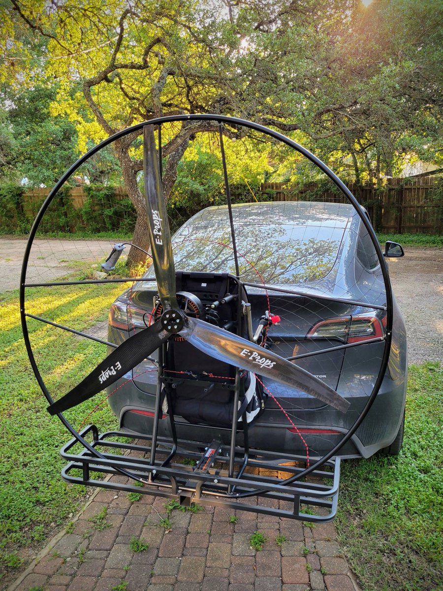OpenPPG's tweet photo. @mrtiki @Tesla @DirtyTesLa @TESLA_winston @DetroitTeslaTek With an electric paramotor you miss out on handling that smelly gas 😉 https://t.co/6yK8VsOYLA