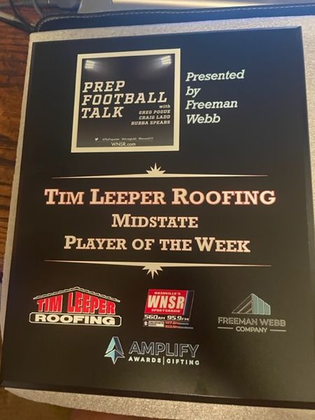 Congrats @wcsBHScf QB @BaylorHayes2 Tim Leeper Roofing Midstate Player of Week by Prep Football Talk Sat 8 am @NashSportsRadio Baylor was 14-for-18 for 175 yards 2 TDs to lead Bruins 8-0 start. Presenting were coach Clint Finch, Paul Olson & OL. They will join show 8:15 Saturday.