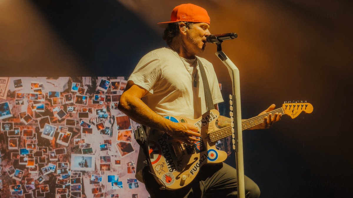 byjono's tweet photo. blink-182 • accor arena, paris
#blink182vip #vipnationeu https://t.co/ueCZmdx9Az