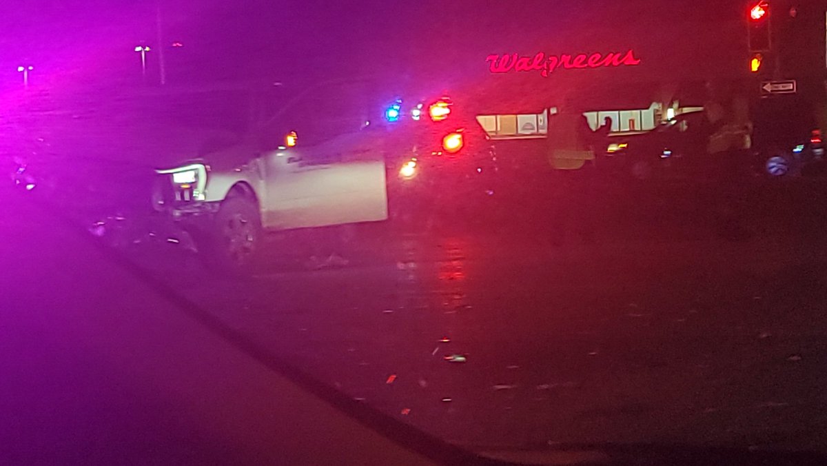 MrsIshtar's tweet photo. Police was hit by white pick-up while answering a call. #ERPD #Minnesota https://t.co/xRcnpuOyTY