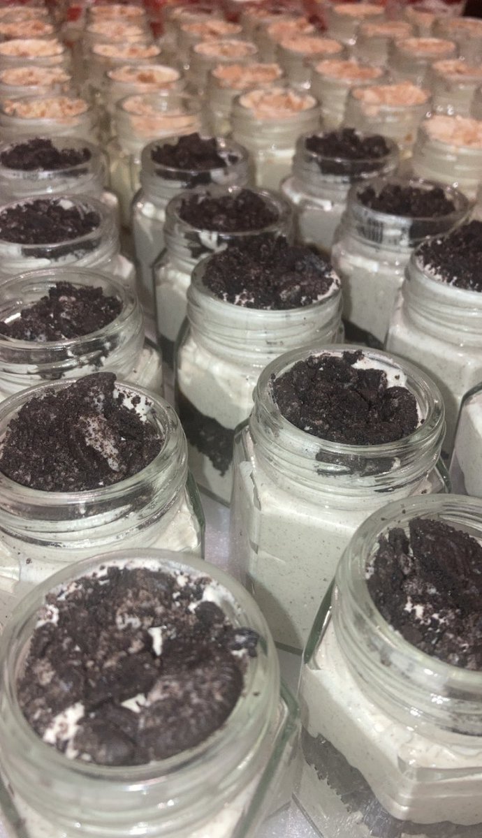 CHYPUDD's tweet photo. #OreoPudding ๐ #OreoCupcakes ๐ง
#Oreo #Chocolate ๐ซ #Pudding
#Cupcakes #Dessert ๐ค๐ค https://t.co/V2jtEypSuB