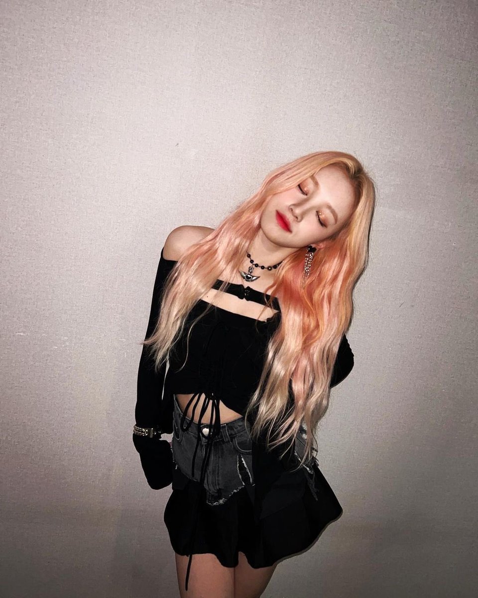 Estoy en el #𓈒ུ𝟎𝟗𓈒᭬𝓯𝓮𝓼𝓽 muy feliz por poder festejar este #로켓펀치𓈒᭬𝟷𝑠𝑡𓊈𝑦𝑒𝑎𝑟𓊉 junto a las preciosas. Felicidades por este logro tan importante, espero sigan cumpliendo muchos más. ♡

dყnαmıte  °᳝ꯥ‧ٓ💣  #𝗡ᥙᥒᥙ