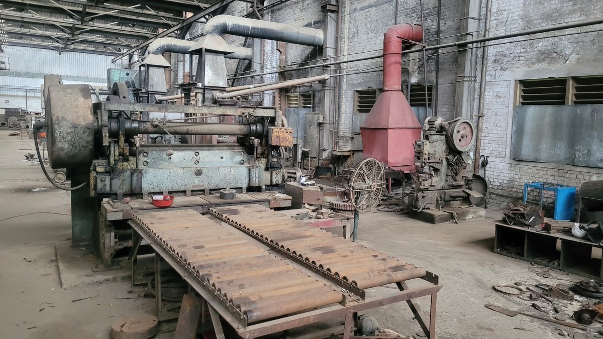 इजरायलको दुखद घटना बाट सिक्नु पर्ने पाठ - "सिक र कमाऊ" जस्ता एउटा कार्यक्रम नेपालको बीरगंज कृषि औजार कारखाना भित्रै सृजना गर्न सकिन्छ:😌😴
इजरायलमा १० जना नेपालीहरुले "सिक्न र कमाउन" को लागि जाँदा ज्यान गुमाउनु परेको दुखद समयमा एक पटक मन निकै दह्रो गरेर बीरगंजको कृषि औजार कारखाना