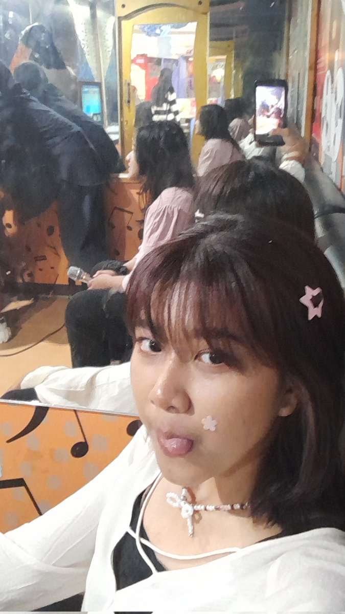 cirocdharma's tweet image. the poet and her poetry #minecraftbuilder