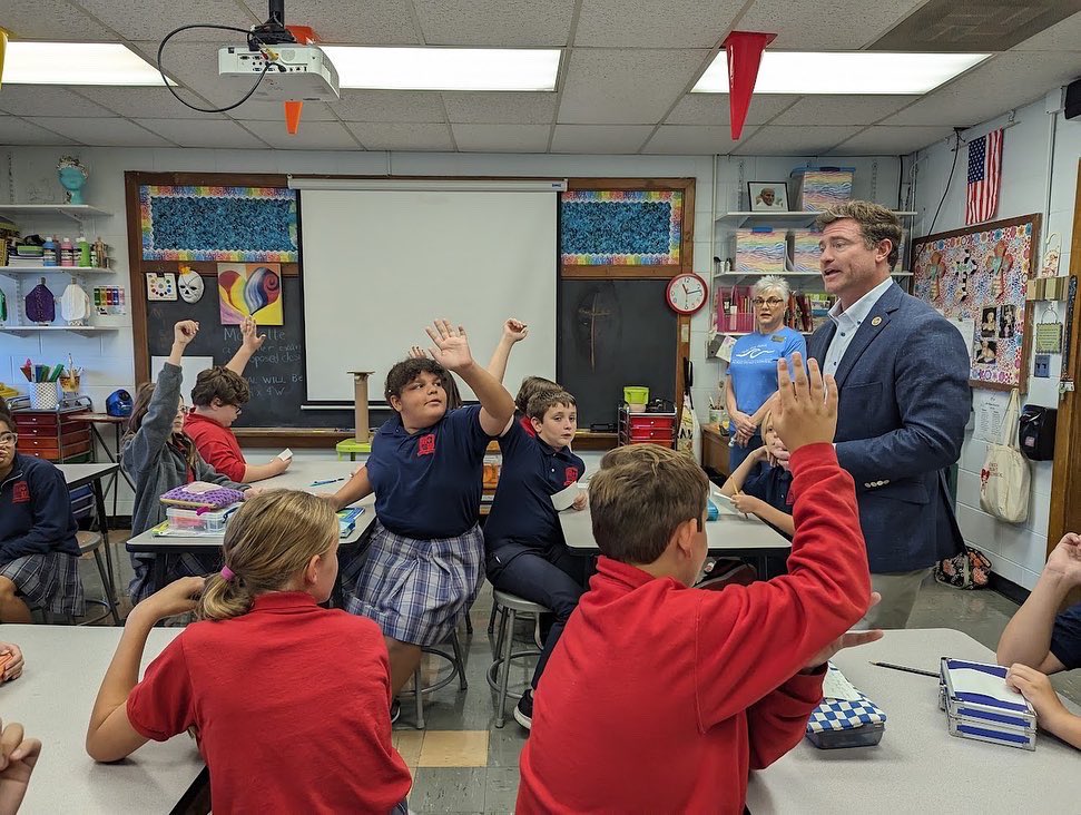 gartenforsenate's tweet photo. Thank you to Reverend Ahern &amp; the incredibly welcoming faculty at the Sacred Heart Catholic School in Jeffersonville for inviting me to come meet your students! I really enjoyed meeting this bright group and speaking with them about my background &amp; state government.

#insenate45 https://t.co/3TVI7cPiYM