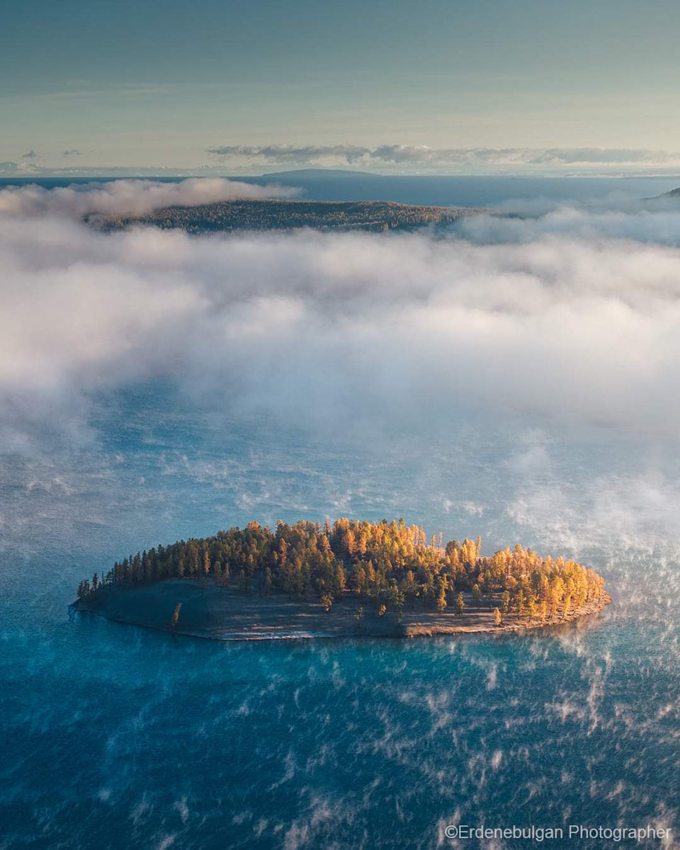 Хөвсгөл нуурын нэгэн арлын намрын үзэмж  
#ТэрбумМод #намрын_мод_тарилт
Эх сурвалж: Erdenebulgan Photography