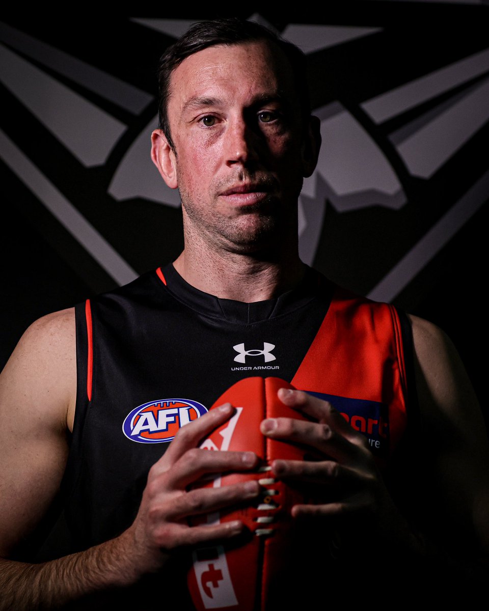 essendonfc's tweet photo. Gold never looked so good in red + black. https://t.co/OjAG6VlkUJ
