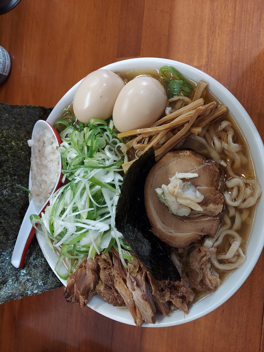 Debu3Oh's tweet photo. 今日の昼ラー🍜
仕事が早く終わったので他の限定よりスペ狙いでラーメン金子さん🍜ツイテルPP⤴️
中華大tpスペ煮卵
いつもんまいけどスペは格別🐴ーべらす✨何から何までサイコーの一杯🍜ご馳走さまでした👏✨
#山ラー
#ラーメン金子
#1SP
#最強煮卵
#ラーメンの聖地
#山形 https://t.co/xE3KT2lRic