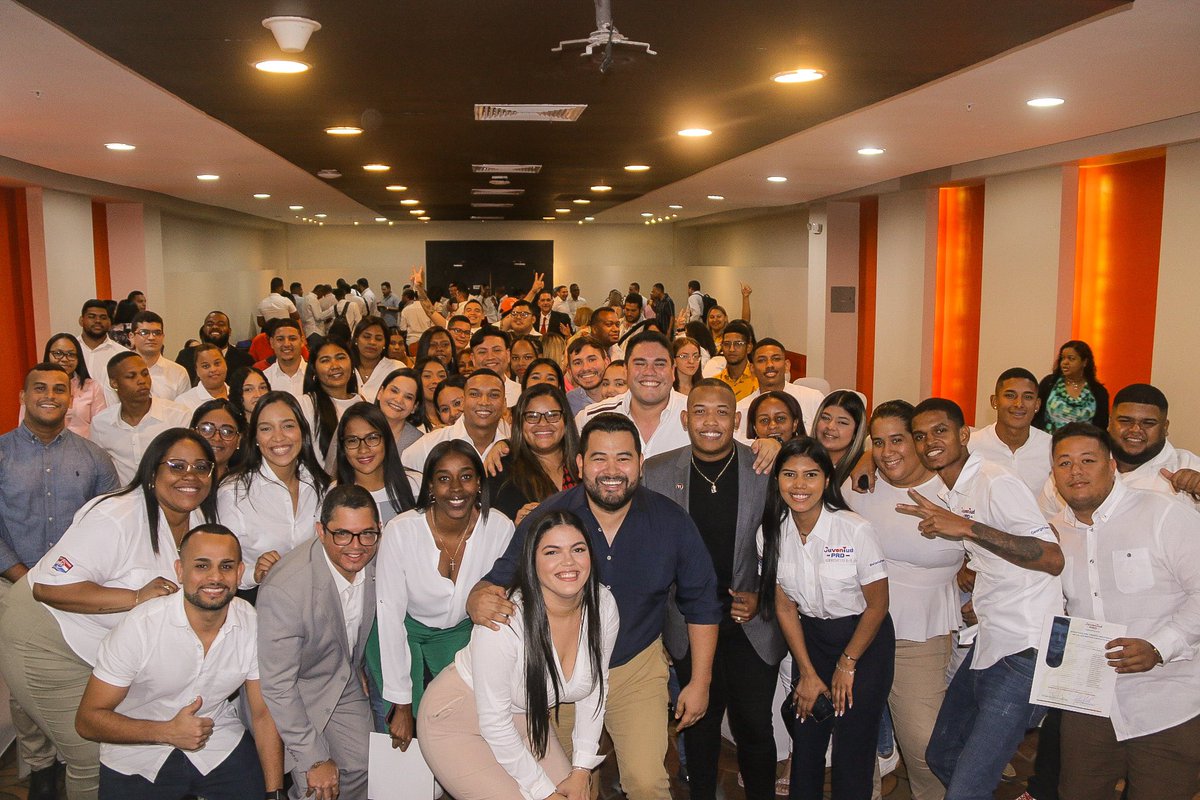 rogertejadab's tweet photo. Me complace haber participado de la juramentación de Juntas Directivas de Corregimiento de mi Circuito 8-4, como actual Sub CDN y ex miembro de la Junta Directiva Nacional de la #JuventudPRD, tengo plena confianza en los jóvenes de mi partido.
¡Vamos con todo @Juventud11_! 🇵🇦 https://t.co/zQoDc40Rwt