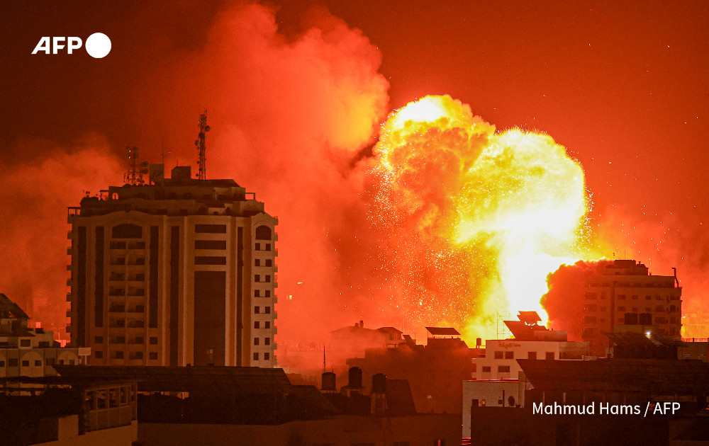 Israel-Gaza falsehoods explode online.

From fake accounts impersonating journalists to war-themed video games fueling false narratives, tech platforms are struggling to contain a tsunami of misinformation after rolling back content moderation policies

➡️u.afp.com/5ZTv