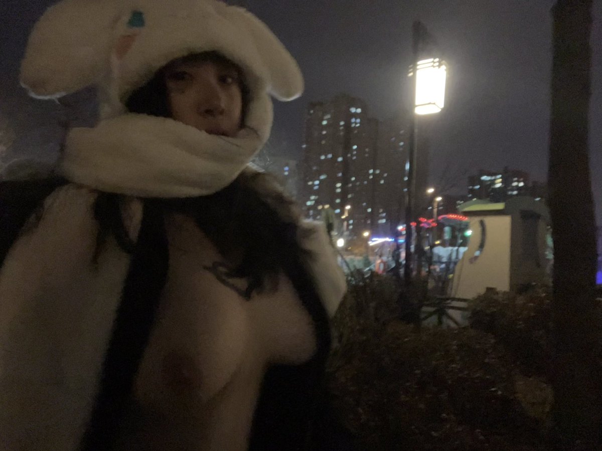 圣诞节真的会让我感觉很幸福，因为我喜欢下雪，喜欢牛姐的转音，喜欢仪式感。但是今年要去哪里过呢？我平安夜之前就要离开家，必须要。 https://t.co/LCTRxMjNdf