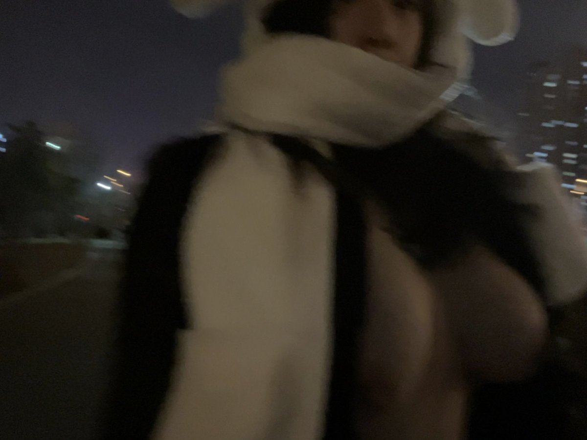 圣诞节真的会让我感觉很幸福，因为我喜欢下雪，喜欢牛姐的转音，喜欢仪式感。但是今年要去哪里过呢？我平安夜之前就要离开家，必须要。 https://t.co/LCTRxMjNdf