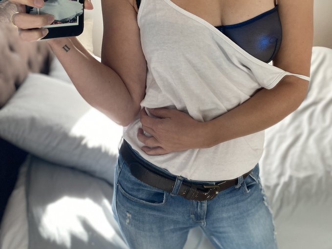 Bonjour x #MardiMiroir https://t.co/RSaqsyNShz<a href="/tag/mardimiroir"class="tags">#MardiMiroir</a>