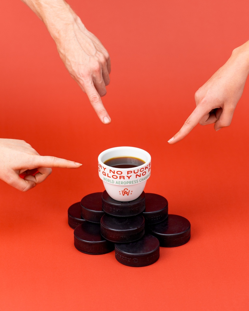TweetsByTBI's tweet photo. Of coffee and ice hockey: Angel &amp; Anchor’s (@angelandanchor) retro identity for the World AeroPress Championship 2022 → https://t.co/TtZIgJxDt3 https://t.co/zPiyP5DOvr