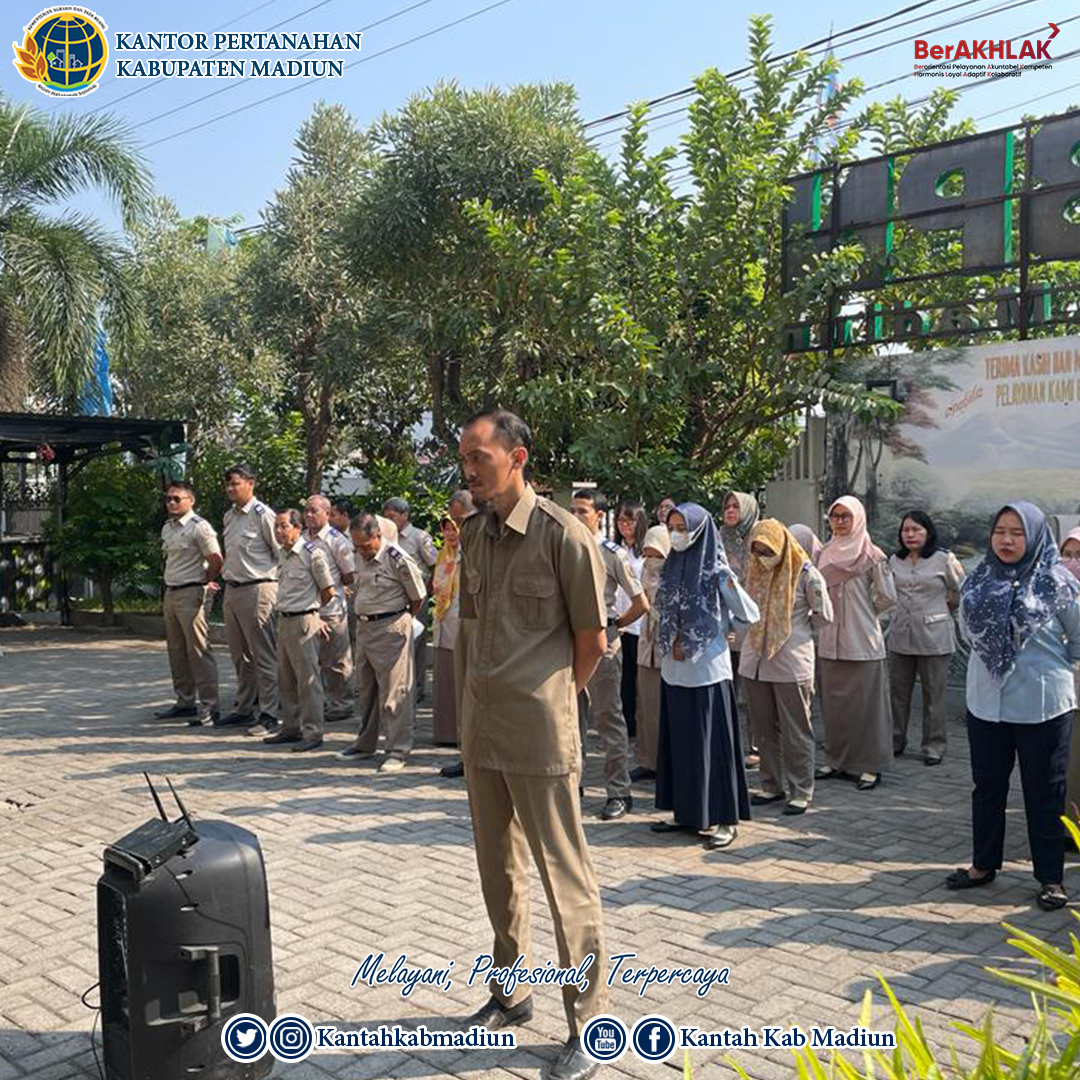 kantahkabmadiun's tweet image. Halo #SobATRBPN ,
Hari ini Selasa, 10 Oktober 2023 Kantor Pertanahan Kabupaten Madiun melaksanakan Apel Pagi Rutin yang dilaksanakan di halaman Kantor Pertanahan Kabupaten Madiun

#KantahKabMadiun
#TuntasdanBangkit
#MenujuIndonesiaLengkap
#ATRBPNKiniLebihBaik
