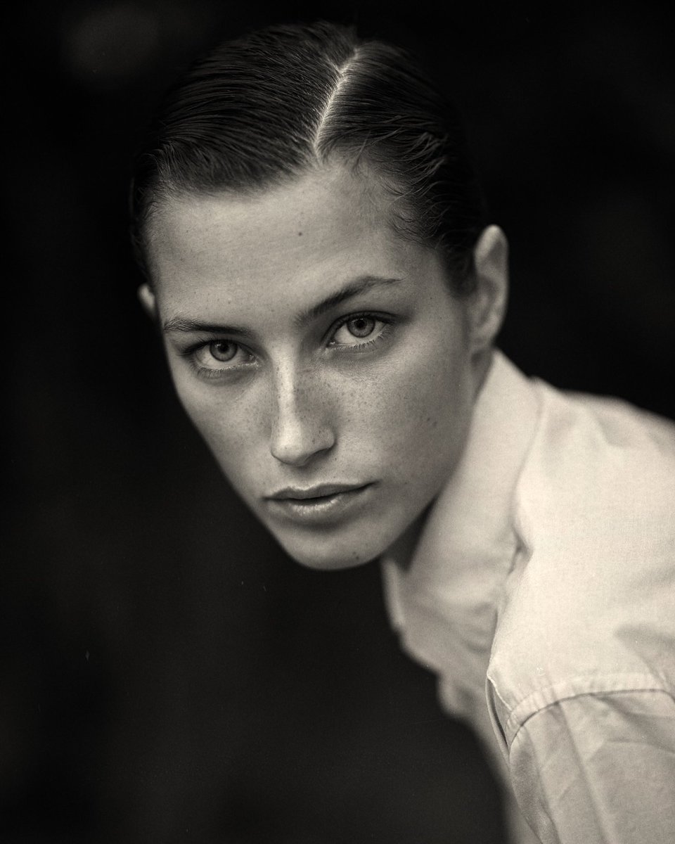 PACODICANTO's tweet photo. On her way #portrait #pacodicanto https://t.co/DxgCgm0OEH