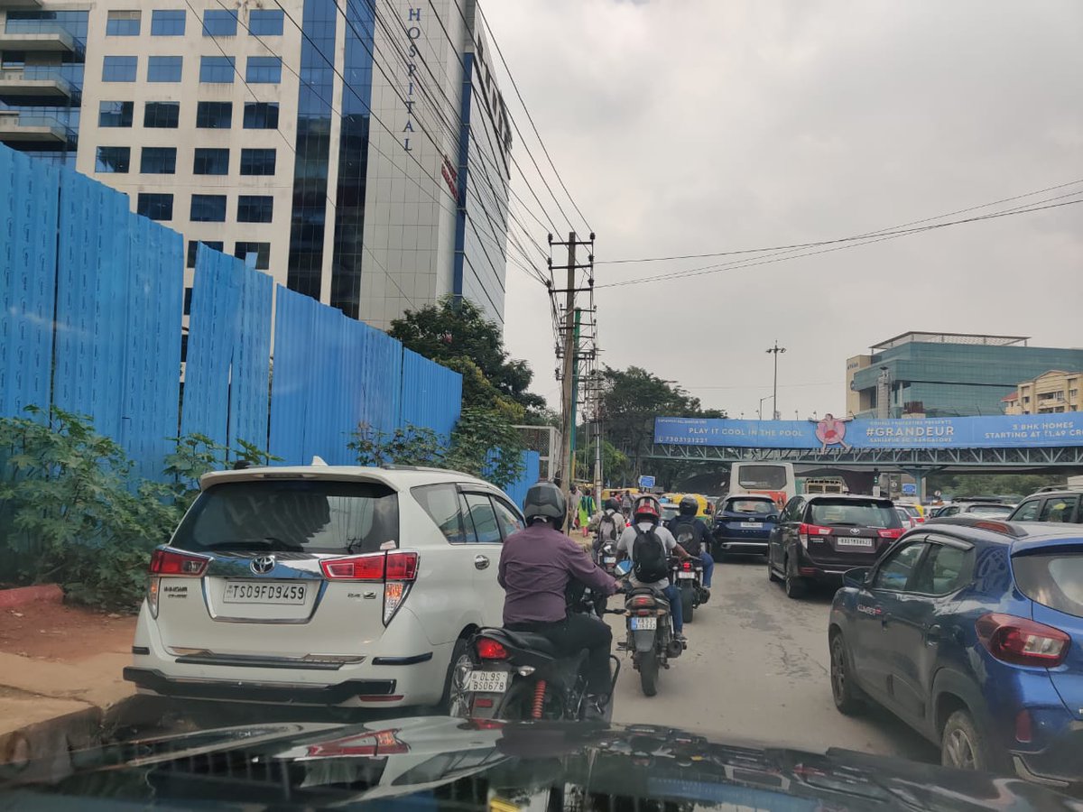 Unless the Government issues a separate #ITCorridorSustainableDevelopment bill with allocations of 40000cr per annum for 5yrs,the options given by <a href="/DKShivakumar/">DK Shivakumar</a> <a href="/MALimbavali/">Manjula Aravind Limbavali</a> are momentary photo opps.
<a href="/PCMohanMP/">P C Mohan</a> <a href="/Tejasvi_Surya/">Tejasvi Surya</a> shd bridge the govts.
#BrandBengaluru
#BengaluruRains