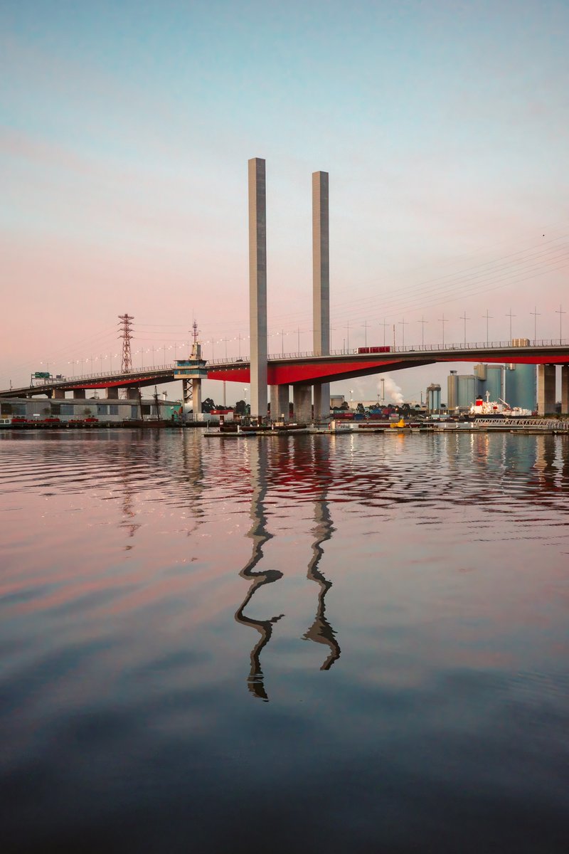 bazzat62's tweet photo. Painfully early.
#Melbourne #BolteBridge #GrumpyLetMeIn @GrumpyBangali https://t.co/6EeCfgRmto