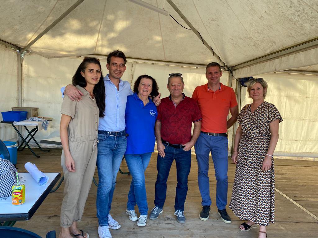 Grande Cause Mutualiste 2023 👍<a href="/ca_centrest/">Crédit Agricole Centre-est</a> et caisse locale Cluny remise d’un chèque à la Société des Courses de Cluny pour les accompagner dans leur transition de mieux utiliser l’eau 🐎 💦 (arrosage, récupération eau..)
#Climat
<a href="/nathalievaucher/">Nathalie Rigollet</a> <a href="/CorinneLuttrin/">Corinne LUTTRIN</a>