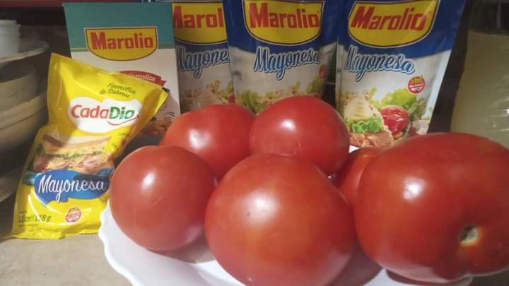 Tsomospatria's tweet photo. #LaMatanza🌞🇦🇷 #SanJusto🌞🇦🇷 
#SanNicolas🌞🇦🇷 
👉En el Comedor Merendero Comunitario TSP ☀️🇦🇷 #Shekina , #MaryytaAlbornoz junto a su equipo de trabajo, prepararon una fresca ensalada d arroz con pollo, arvejas, huevos y mayonesa ,para l@s niñ@s ,adolescentes,y abuel@s de la zona https://t.co/zyThrJONGW