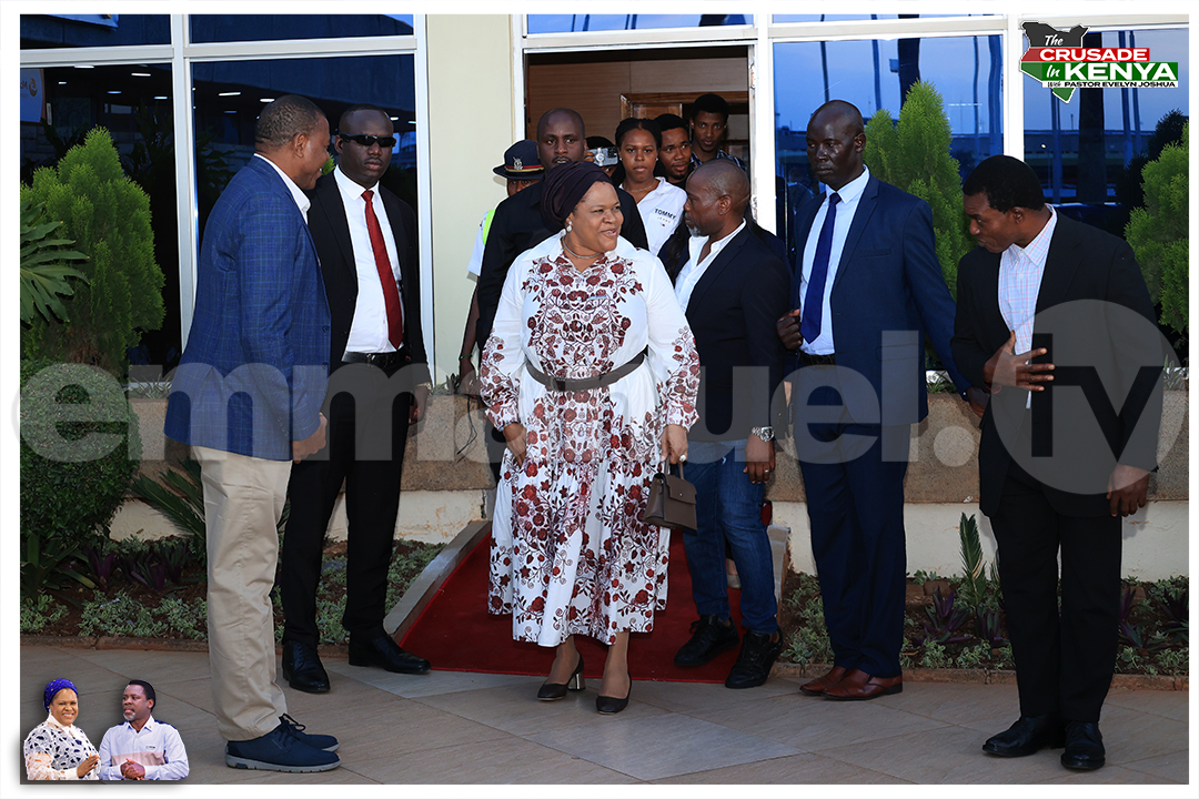 SCOANTBJoshua's tweet photo. Pastor Evelyn Joshua arrives the city of Nairobi! She is warmly welcome by a cheerful, enthusiastic crowd looking forward to mighty manifestations of God’s incredible power!! https://t.co/BNKIJhusoe