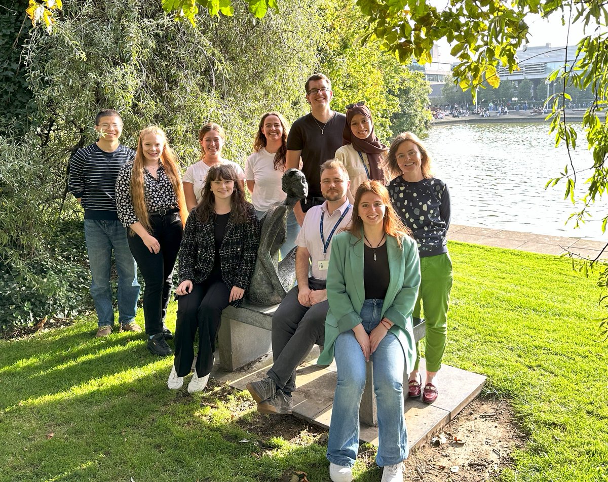 QuinnGroupUCD's tweet image. A new year and a new Quinn group photo @ucdchemistry. Welcoming Simon, Hend, Mëava and Amélia and our honorary member, the Lady of the Lake @ucddublin. Very excited for the year ahead.😊🇮🇪🇩🇪🇫🇷🇨🇳