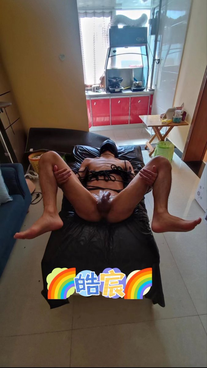 Haochen2023's tweet photo. 腹肌小牛🐮第二辑
被捆绑起来取，爽的嗷嗷叫，关注超过100更新视频，想看的，大家努努力！关注，转推搞起来 https://t.co/nn5Ax3y6ZC