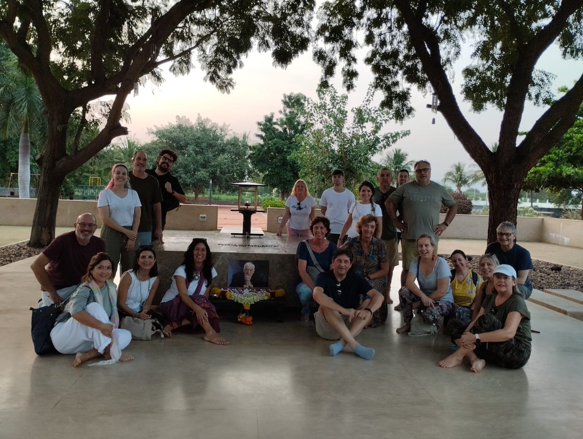GrupoSorollaEdu's tweet photo. 📍Visita a la #India de las 19 #cooperativas valencianas, organizada por @concoval en colaboración con @fvicenteferrer para conocer el proyecto de construcción del centro para asociaciones y colectivos en riesgo de exclusión ❤
#coop #CoopValenciana #WeAreCoop #solidaridad https://t.co/iGEoutxDfN