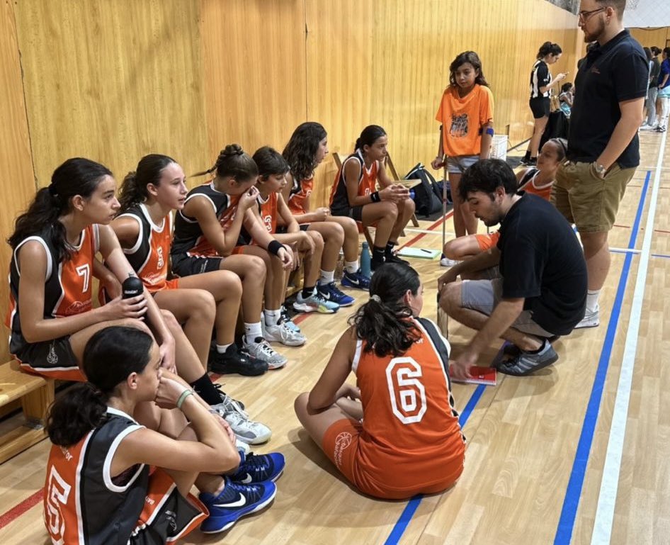 safaclaror's tweet photo. RESULTATS | 🏆 Partit amistós

#PreInfFem 5️⃣7️⃣
@cbsantfeliuenc 3️⃣7️⃣

💬 Amb el salt inicial deixem de banda els dubtes i nervis i comencem a fer bones accions defensives que ens permeten sortir en transicions ràpides, castigant les superioritats.

#SafaClaror | #ForçaSafa https://t.co/rkjjghyClp