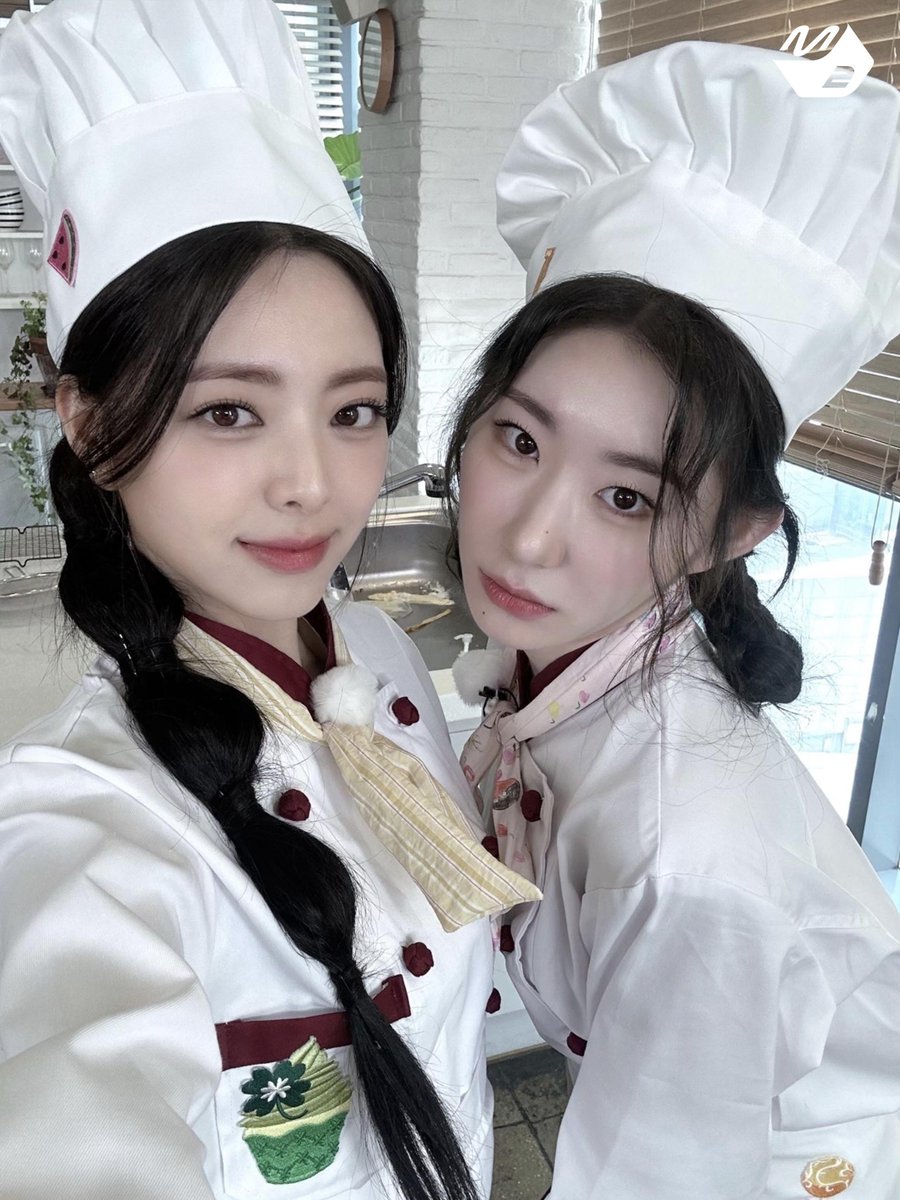 M2MPD's tweet photo. 소름 돋는 추리극부터 달콤살벌 서바이벌까지 다섯플릭스에는 다~ 있지! 최고의 케이크를 만든 파티시에는 과연 누구일지 오늘 밤 9시 Mnet 방송📺 밤 10시 M2 유튜브 채널📱에서 만나요😎 #다섯플릭스 #My_Favorite_ITZY #ITZY #있지 @ITZYofficial https://t.co/Nh0yVDxOqc