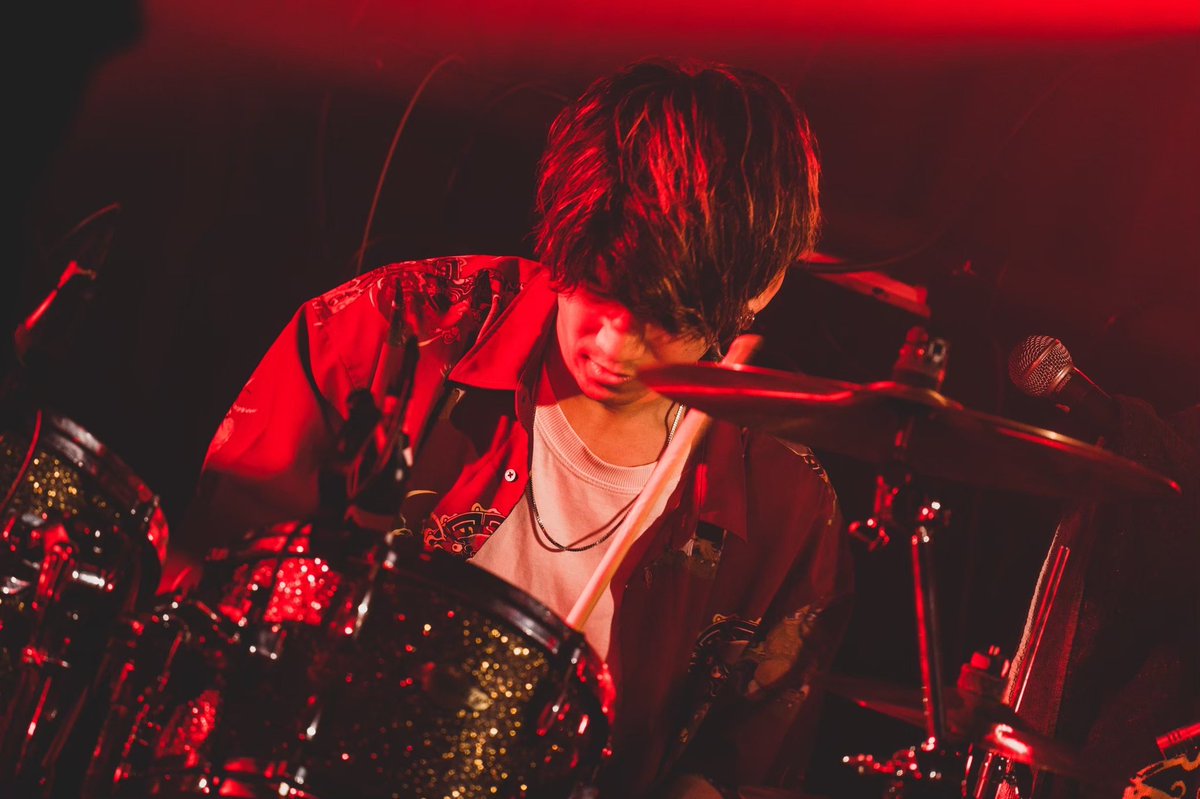 ドラムの日なので、お世話になってる2バンドのドラマーのライブ写真を

1.2 Paranoid Psychedelica supDr ヒロム( <a href="/hiromu_dr1201/">ヒロム</a> )
3.4 Days,near LAND Dr Tripy (<a href="/tori_tori369/">Tripy (とりっぴー)🧀Days,near LAND🐁</a> )

#ドラムの日