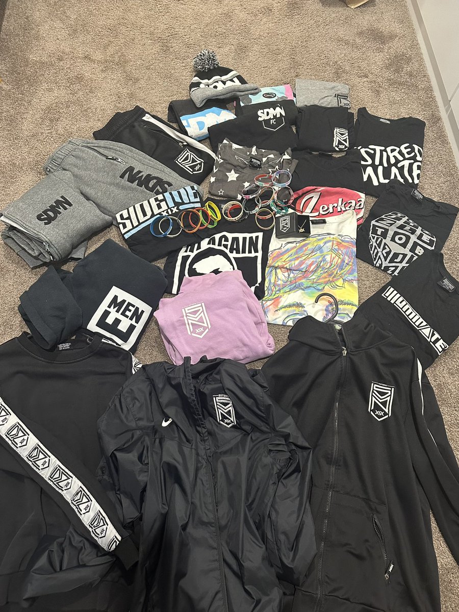 Jah_Crystal's tweet photo. @SidemenClothing I’m not sure what you consider “old” but I have these. I also had crest leggings and sdmn phone case. I’m pretty sure the Vik phone case I have was his own thing. https://t.co/bIBaqQwQBN